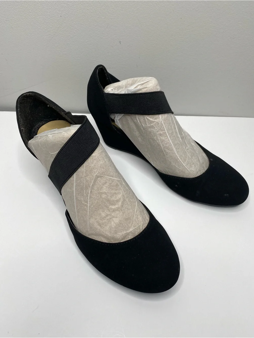 Black Platform Mary Jane Pumps with Elastic Strap
